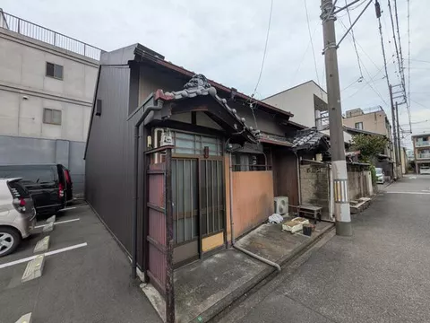 Nagoya City, Minato Ward, Chidori 2-chome (Nagoya Port Station) Single-story building 5DK