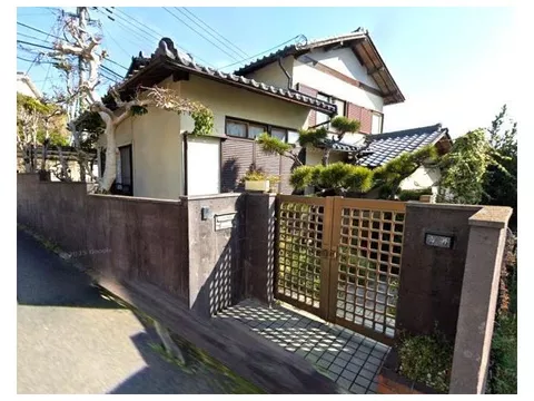 4LDK used house in Ikoma City, Ichibun-cho, 9 minutes on foot from Kintetsu Ikoma Line "Ichibun" Station.