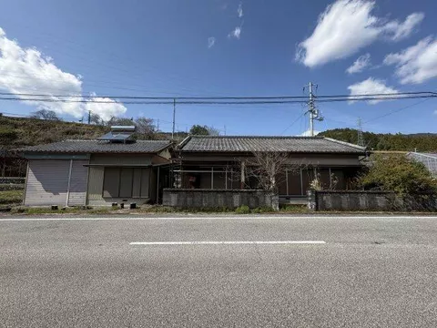 Kamishi Kohoku-cho Nagano (Tosayamada Station) Single-story building 4DK