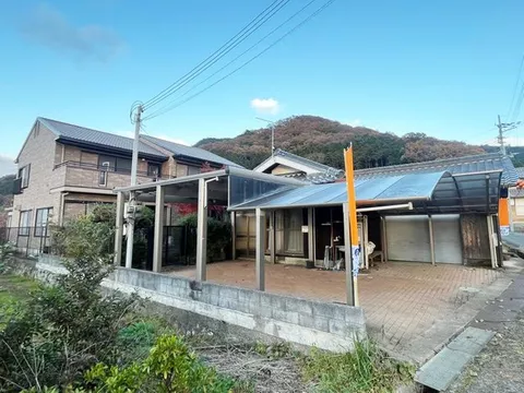 ◆3 minutes on foot to the nearest station◆Land area approximately 121.37 tsubo, spacious all-electric house