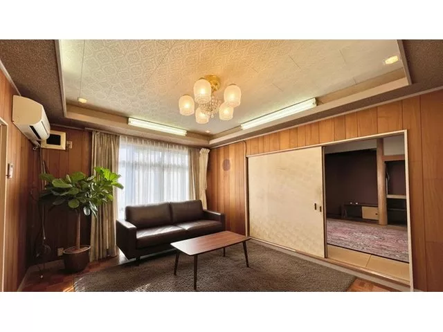 ■ Spacious water area with depth, making daily chores and getting ready comfortable.