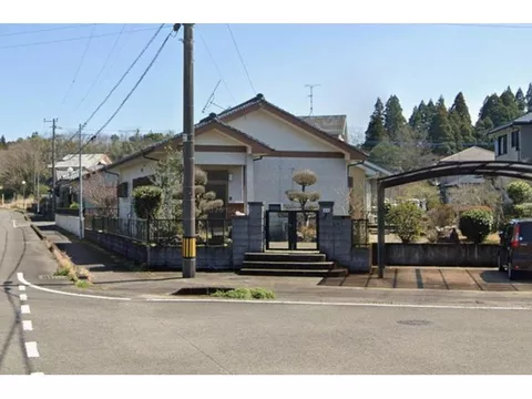 Built 26 years ago! The building is in good condition! With carport, it's a 2LDK (^^)/