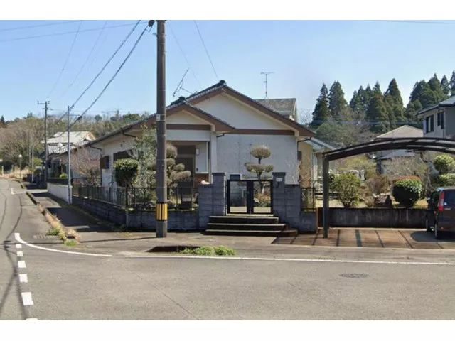 Built 26 years ago! The building is in good condition! With carport, it's a 2LDK (^^)/