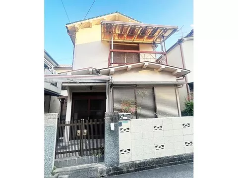 ≪Each Japanese-style room has two sides of natural light + includes a storage room≫ Immediate move-in possible! 7 minutes on foot to convenience store and supermarket ◎