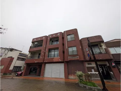 Used house in Nakacho 1, Sakata City. Can also be used as a store or office.