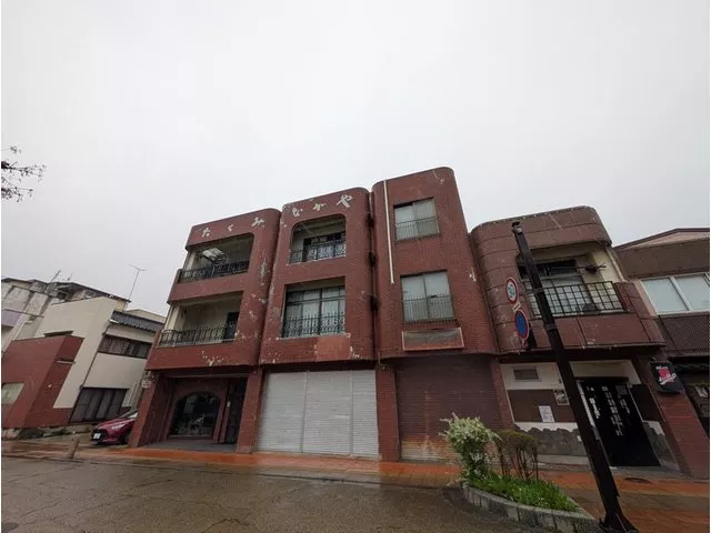 Used house in Nakacho 1, Sakata City. Can also be used as a store or office.