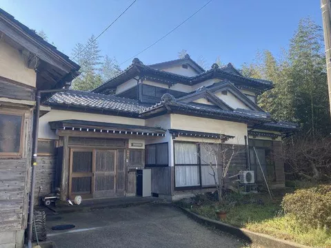 10DK two-story house in Demaha, Hodatsushimizu Town, Hakui District