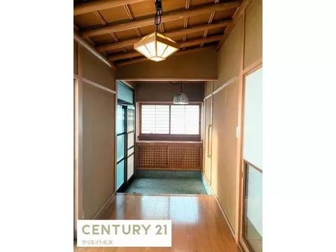 Good sunlight, ample storage, a 6DK layout suitable for large families.