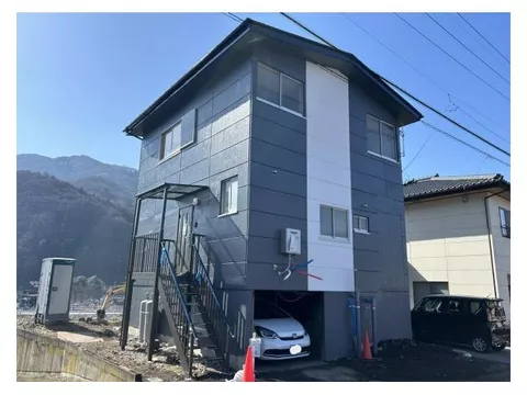 [Open House] [Interior and exterior renovation planned] 3-story house with a garage (for 1 car). Southwest