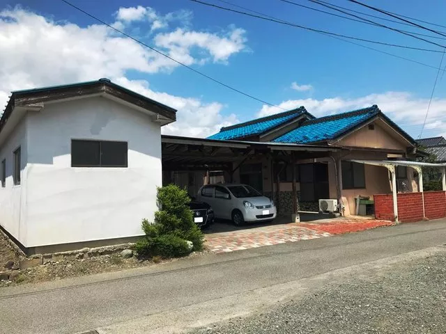 Popular single-story house with good sunlight. Convenience store is within walking distance, great for shopping.