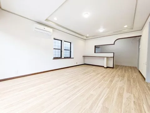 【Interior and exterior renovations completed (March 2025)】Spacious 6m wide road♪■Parking for 2 cars available