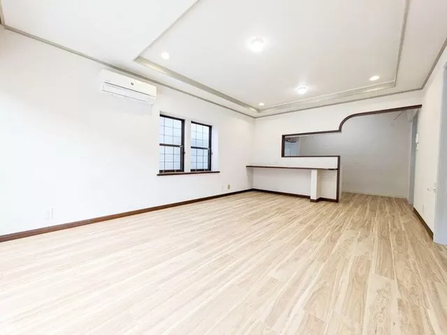 【Interior and exterior renovations completed (March 2025)】Spacious 6m wide road♪■Parking for 2 cars available
