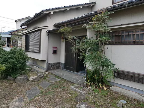 Used single-family home, 5 minutes on foot from Ichikawa-Honcho Station on the JR Minobu Line