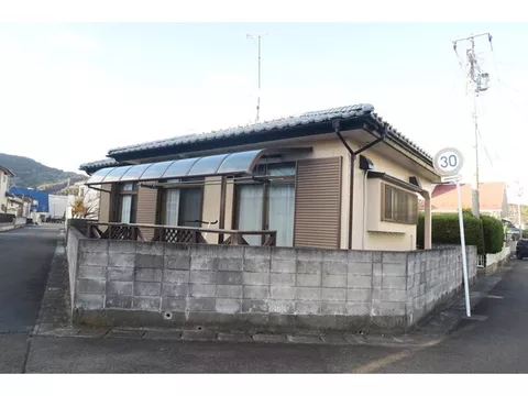 A quiet residential area with a sea breeze!