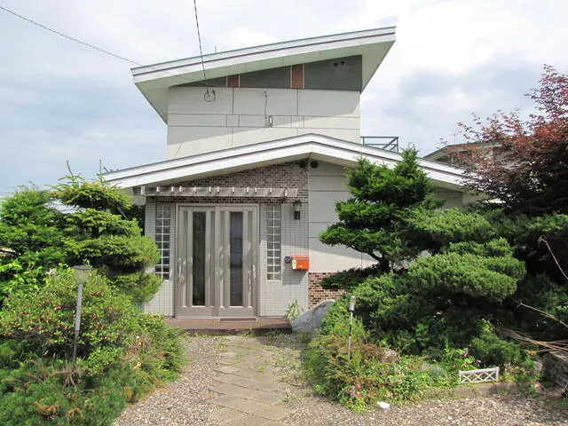 Mombetsu-gun Yubetsu-cho Nakayubetsu Minami-cho (Engaru Station) 2-story 4LK