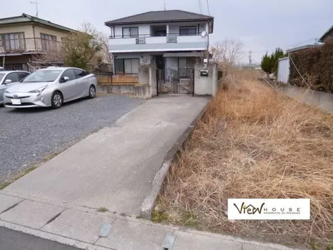 Spacious land of approximately 115 tsubo / Can accommodate 4 cars♪