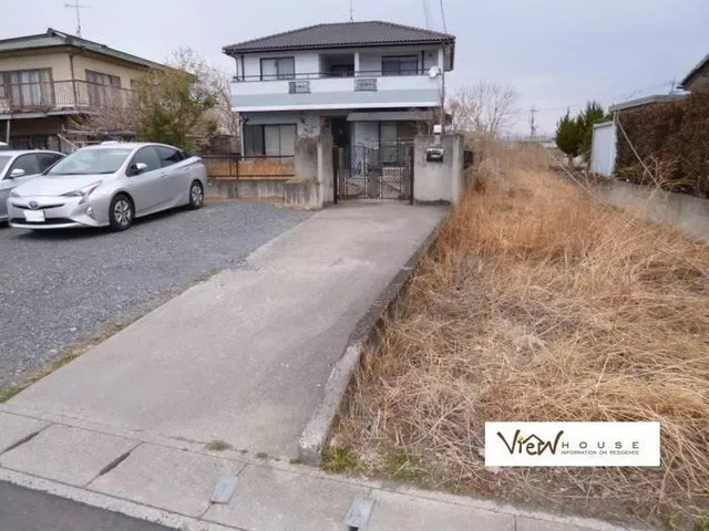 Spacious land of approximately 115 tsubo / Can accommodate 4 cars♪