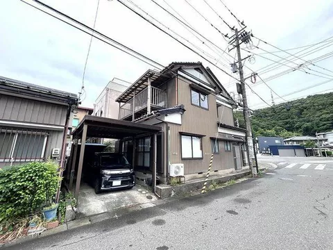 Fukui City, Tsukimi 5-chome (in front of the Chamber of Commerce Station) 2-story building 6DK