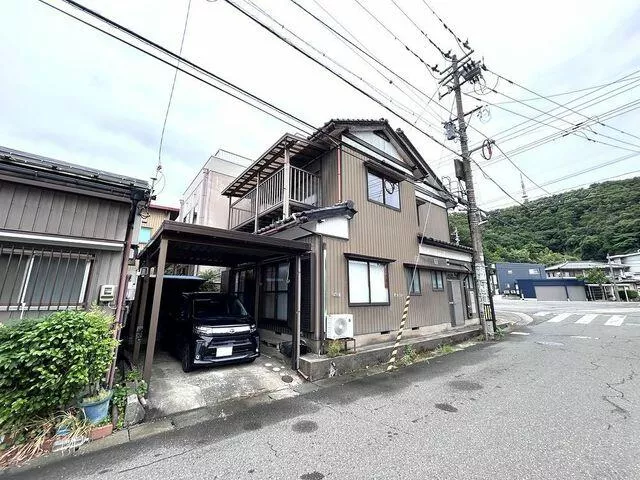 Fukui City, Tsukimi 5-chome (in front of the Chamber of Commerce Station) 2-story building 6DK