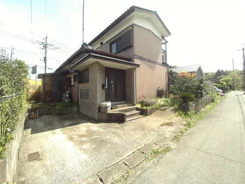 Spacious 85-tsubo lot ♪ Parking expansion possible ♪ Large garden, perfect for a dog run!!