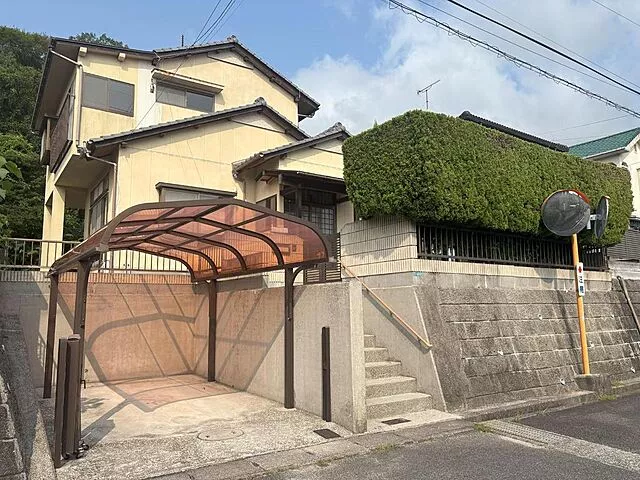 Used single-family home, JR Kure Line, An-to Station, 9 minutes by bus, get off at Ahiru Pond, 1 minute on foot
