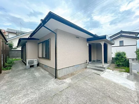 Used single-family home in Sakata City, 2-chome Hikarigaoka, house