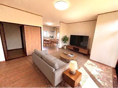 Viewings are available anytime! Please feel free to contact us! Moving support price!