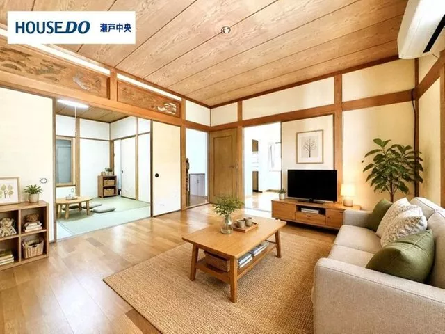 Within a 10-minute walk to an elementary school! All rooms on the 2nd floor are Western-style! All rooms have storage!