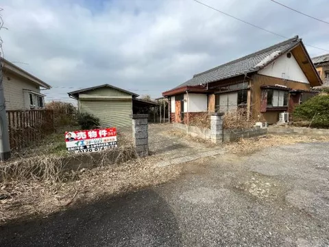 Sanbu County, Yokoshibahikari Town, Kuriyama (Yokoshiba Station) single-story building 2LDK