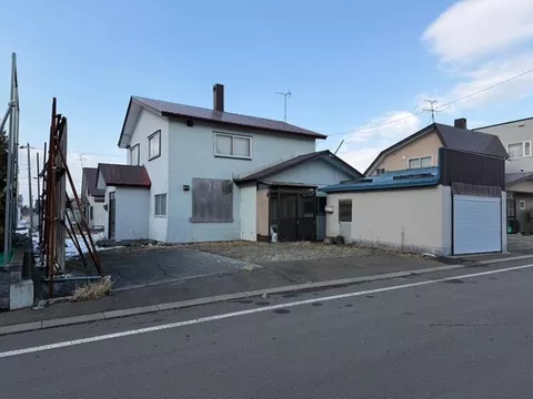 Approximately 98 tsubo of land! A spacious large house with convenient living amenities♪