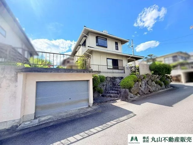 ☆Northeast corner lot with a south-facing balcony for good sunlight and ventilation♪☆All rooms are over 6 tatami mats♪