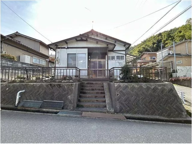 Quiet residential area, 2 minutes by car to the mountain-side ring road! Spacious 4K with many rooms!