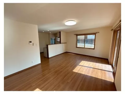 [Open House Held] Current Sale / Move-in within the year possible / Two-family consideration possible / New seismic standards compliant / Parking for 4 cars