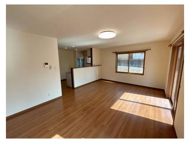 [Open House Held] Current Sale / Move-in within the year possible / Two-family consideration possible / New seismic standards compliant / Parking for 4 cars