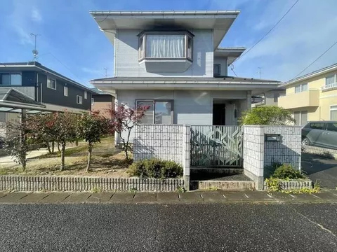 A detached house with a garden in a quiet residential area.