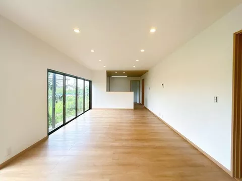 [Open House] Interior and exterior renovation in progress / New seismic standards compliant / Water facilities replaced / Parking for 3 cars available / A