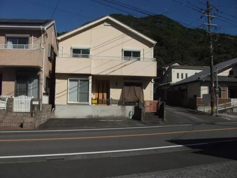 Saiki City Oaza Tsurumizu (Saiki Station) 2-story 4LDK - Image 1