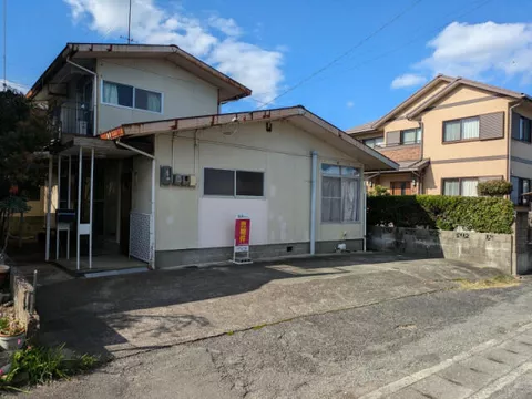 Yokosu-cho, Komatsushima-shi, Komatsushima (Minami-Komatsushima Sta.) 2F 5DK

2.5 million yen
