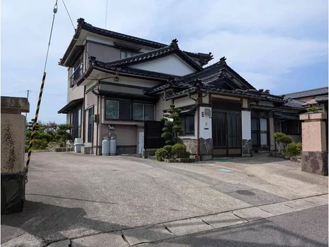 A bright home where you can relax comfortably without worrying about being watched♪