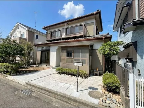 Bright two-story house. Balcony overlooking the fields. Customize to your liking with renovations.