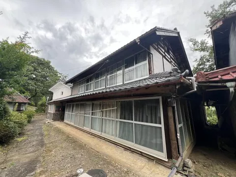 2F 7DK in Komuro, Fujikawa-cho, Minamikoma-gun, Kanagawa (Ichikawa-Daimon Sta.)

1.8 million yen