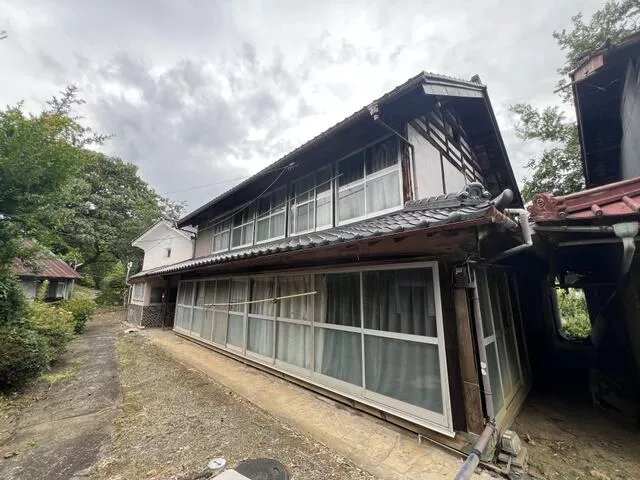 2F 7DK in Komuro, Fujikawa-cho, Minamikoma-gun, Kanagawa (Ichikawa-Daimon Sta.)

1.8 million yen