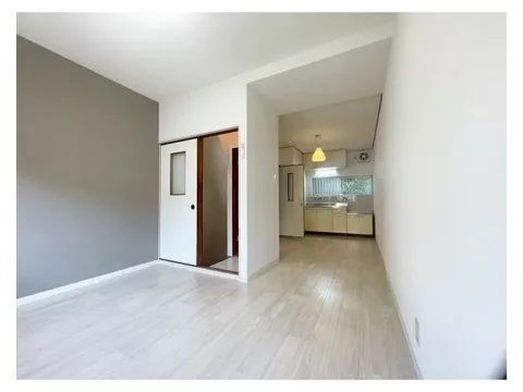 About a 15-minute walk from Keihan Main Line "Kayashima"! Garage with shutter available♪