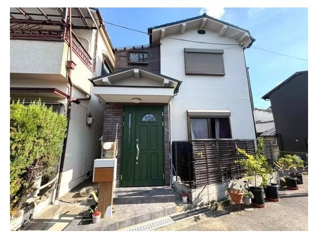 16-minute walk from Dedo Station on the Osaka Metro Tanimachi Line. Beautiful rooms with a history of full renovation!