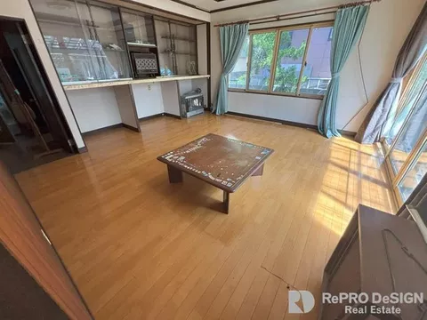 ■ Some interior and exterior renovations completed in 2015! ■ Popular single-story house! ■ City gas property