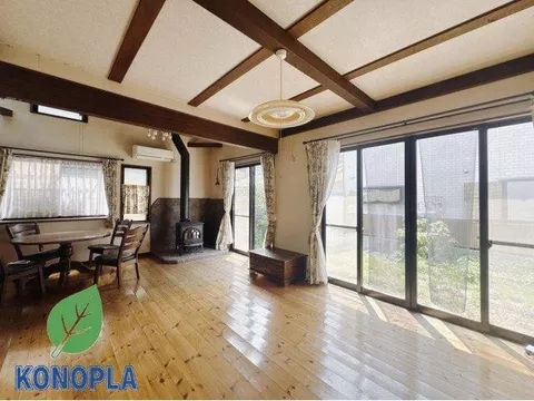 All rooms facing south☆Good sunlight■With carport■With wood stove■Concentrated water area design