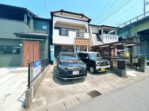 【Viewing event held】Interior and exterior renovated / Parking for 2 cars in parallel available / About 500m to National Route 1 - Image 2