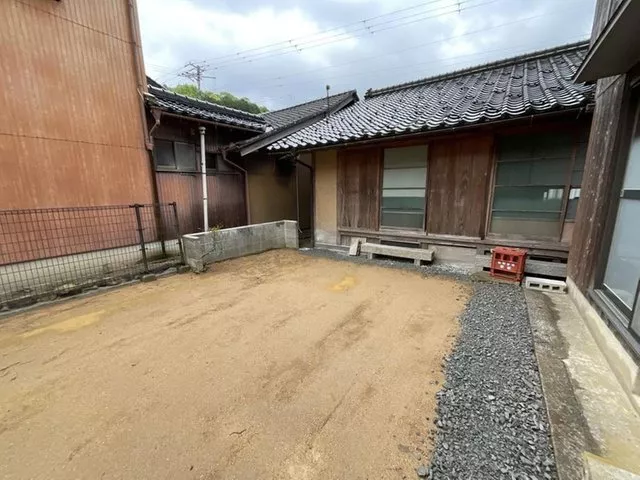 ■ This property has 8K + storage! ■ A property with an attractive quiet living environment!