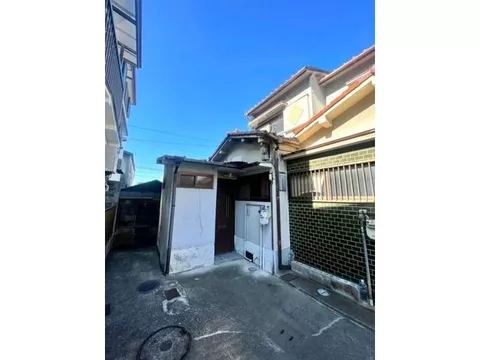 18 minutes on foot from Nankai Takao Line "Sakai Higashi", can be renovated to your preference in a quiet residential area
