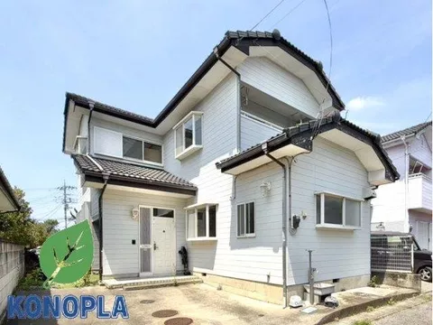 A house available for around 30,000 yen per month, spacious garden, a safe living environment for shopping, excellent storage capacity.